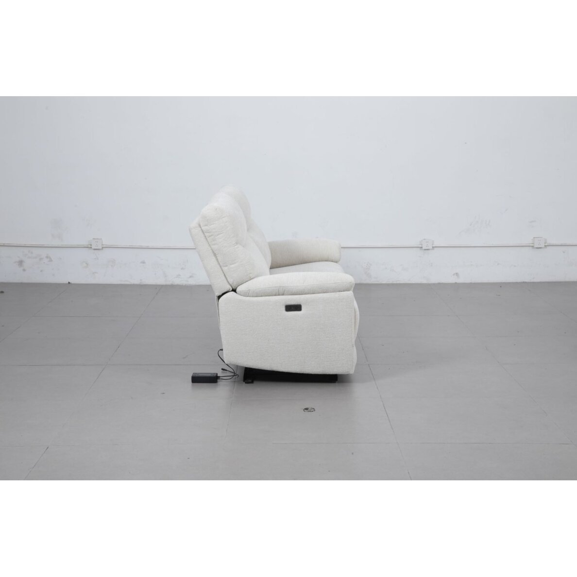 Dvivietė sofa su elektriniais reglaineriais 51197M, šviesiai pilka 1 Dvivietė sofa su elektriniais reglaineriais 51197M, šviesiai pilka 1