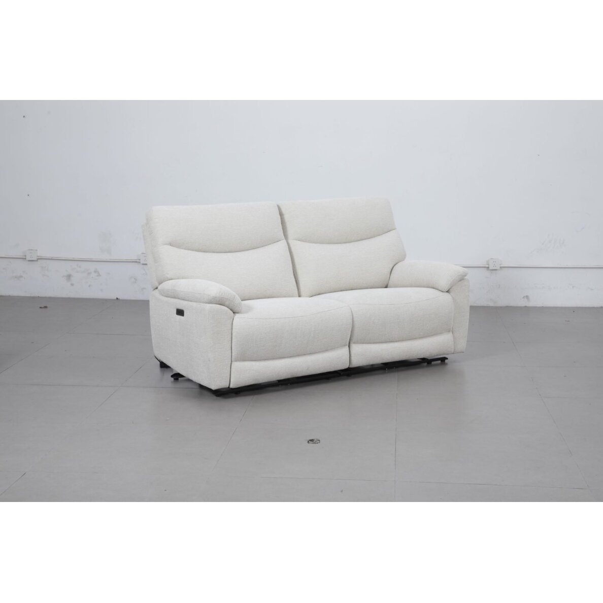 Dvivietė sofa su elektriniais reglaineriais 51197M, šviesiai pilka