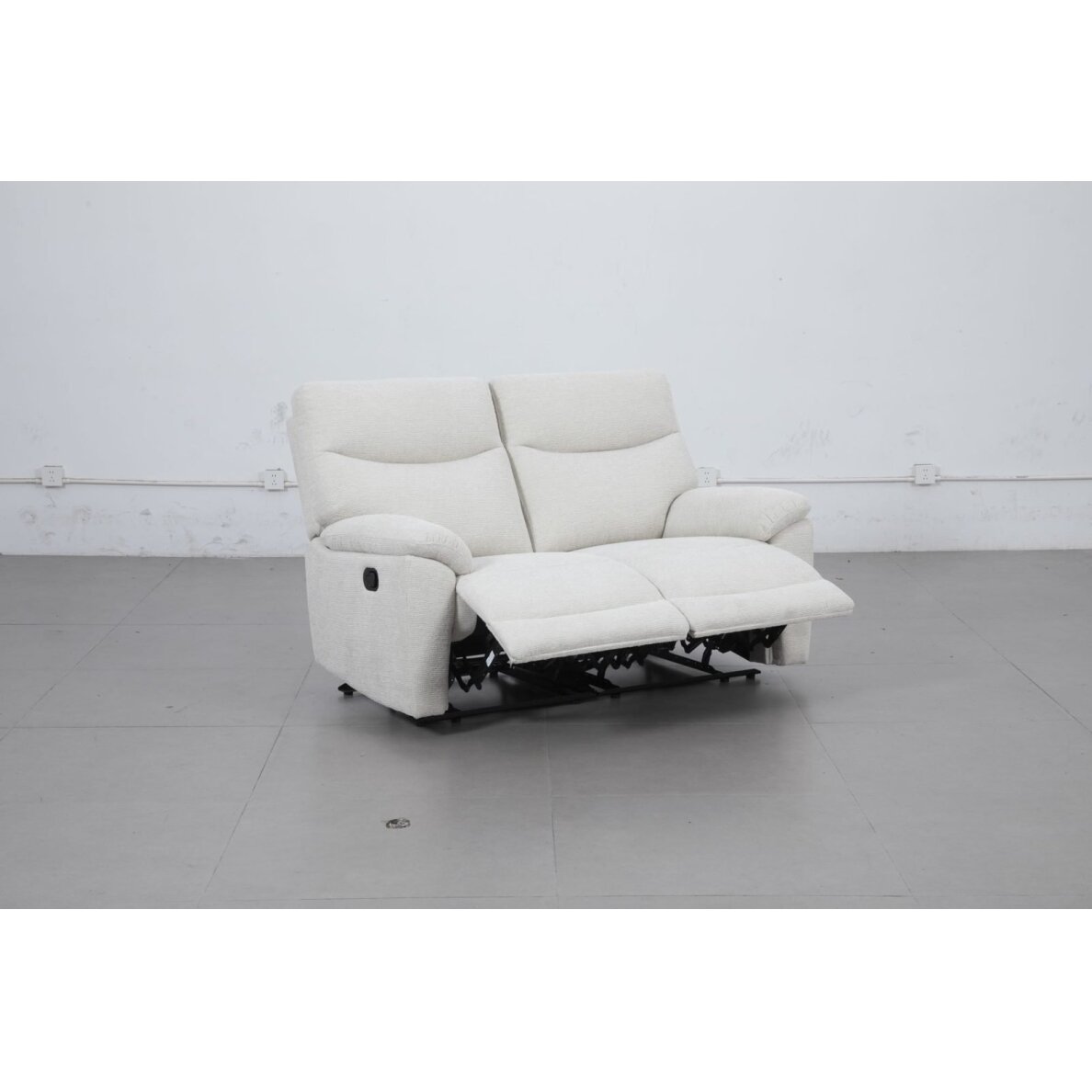 Dvivietė sofa su reglaineriais 51197M, šviesiai pilka 1 Dvivietė sofa su reglaineriais 51197M, šviesiai pilka 1